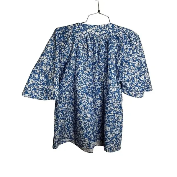 Tuckernuck x Cameran Eubanks Finley Flutter Sleeve Top in blue floral XS - Image 3
