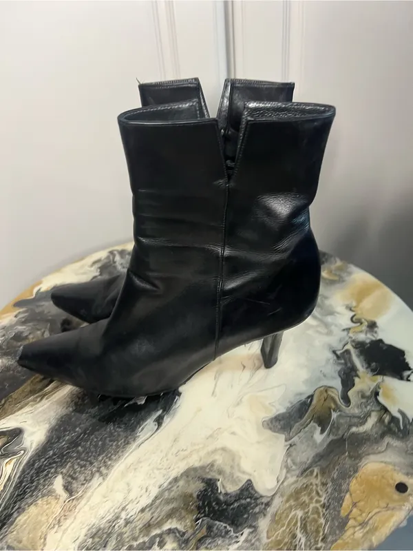 Stuart Weitzman Vintage Black Leather Heeled Boots - Image 6