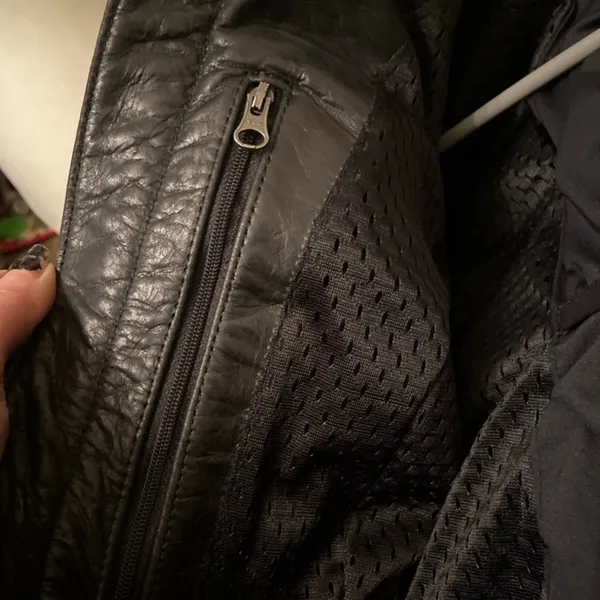 Harley Davidson Leather Jacket size Med - Image 9