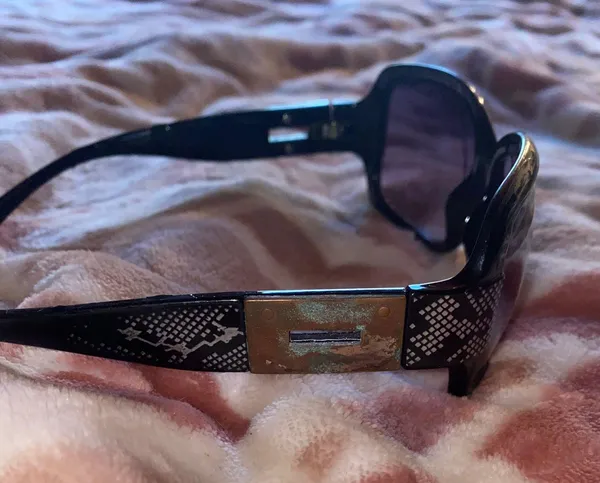 Black Sunglasses - Image 3