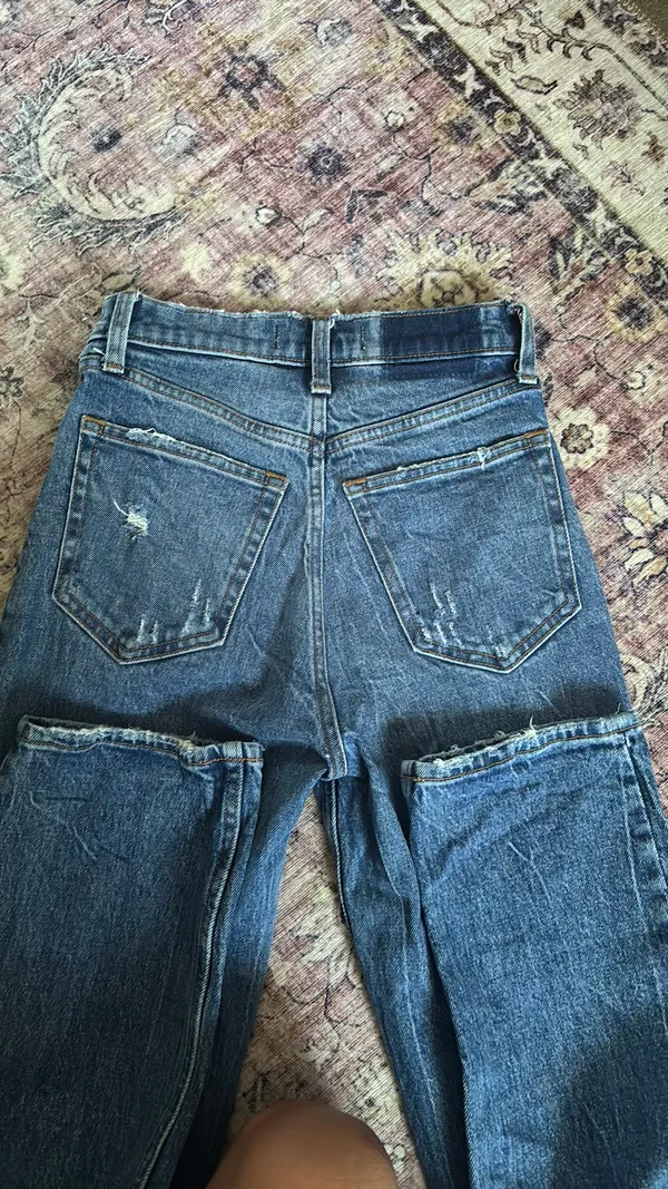 Abercrombie Ultra High-Rise 90s Straight Jeans Dark Wash Ripped - Image 3