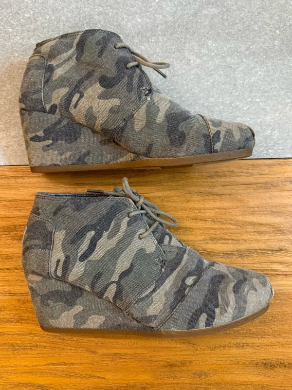 TOMS Desert Wedge Camo Canvas Lace-Up Bootie Size 11 - Image 2