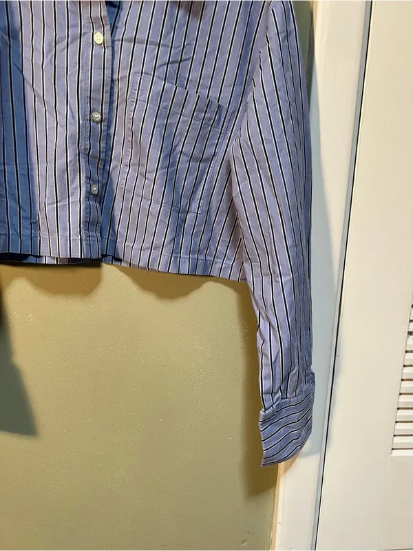 Divided Women's Size Small Cropped Button Down Shirt Blue Navy White Stripes - Image 4