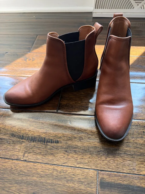 Steve Madden Leather Chelsea Boots - Image 4