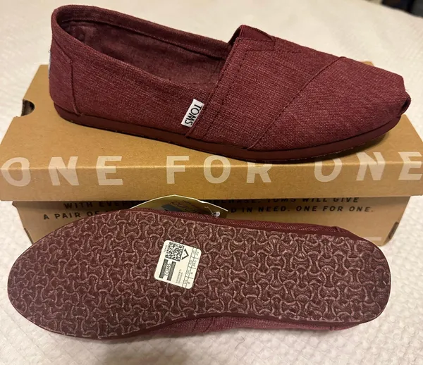 Tom’s Burgundy Earthwise Vegan Classics - Image 2