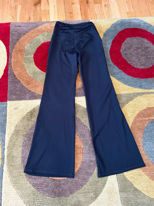 NWOT Black High Waisted Flare Leggings Athletic Yoga Pants Size XS Runs Short - Image 4