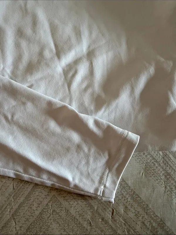 Aritzia Contour White Crewneck Cropped Long Sleeve Top Size Small - Image 4