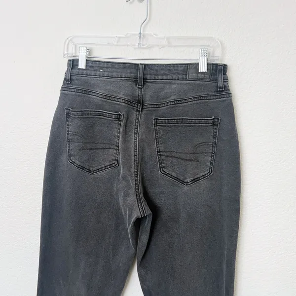 [American Eagle Outfitters] Washed Black High Rise Tapered Stretch Mom Jeans 6 - Image 4
