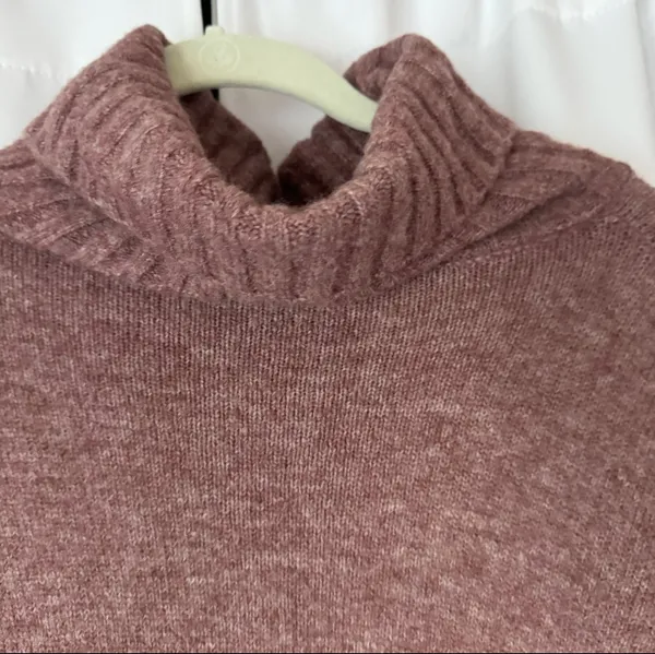 Dark Mauve Pink Oversized Chunky Neutral Turtleneck Sweater Size L - Image 4
