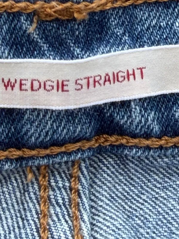 Levi’s Jeans Wedgie Straight Light Wash Distressed Size 26 - Image 7