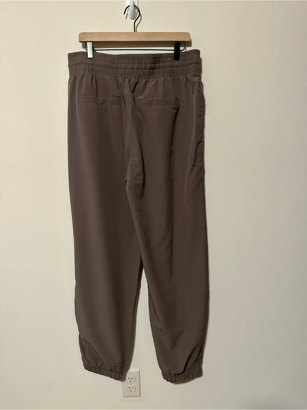NWT SPANX on the move jogger smoke brown taupe size large activewear travel - Image 3