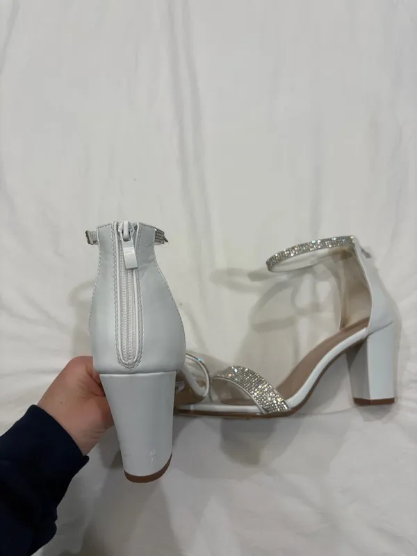 White Heels Windsor - Image 3