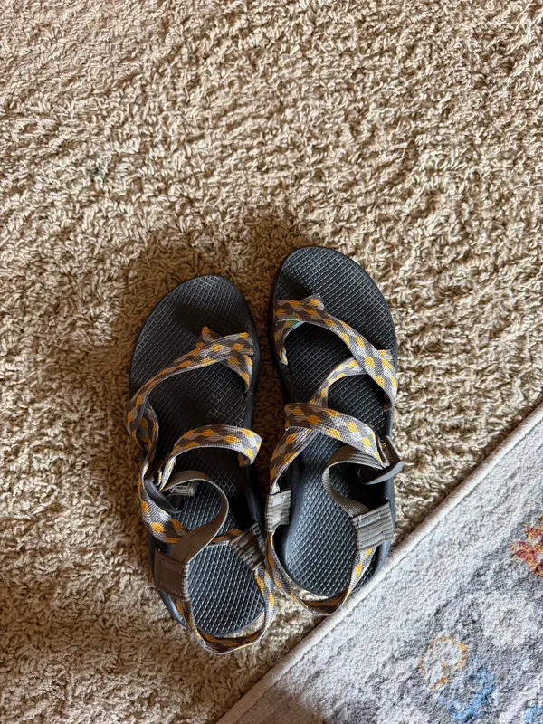 Chacos Sandals Women’s 11 yellow and gray design - Image 2