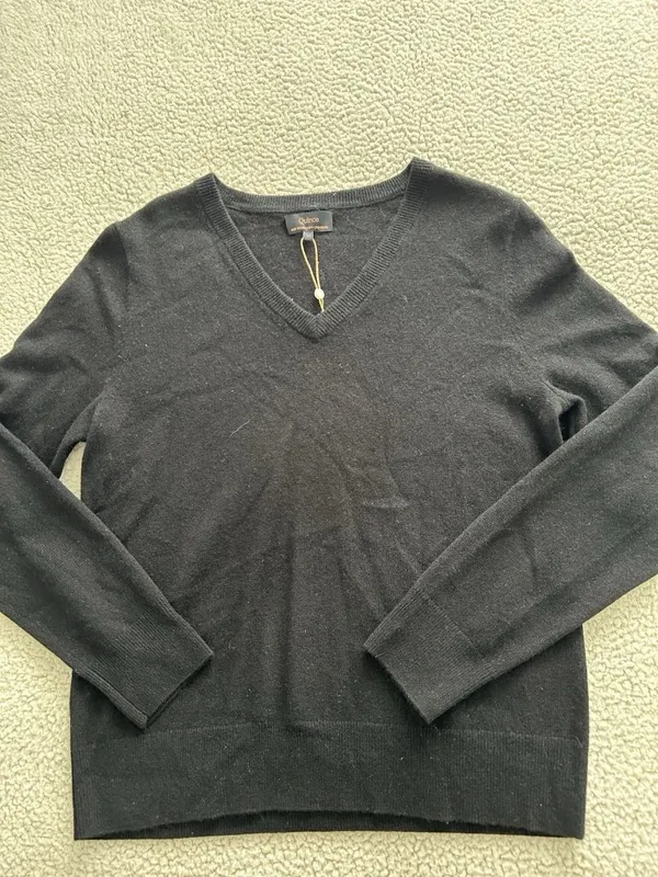 Quince Mongolian Cashmere V-Neck Sweater Black Size M - Image 9