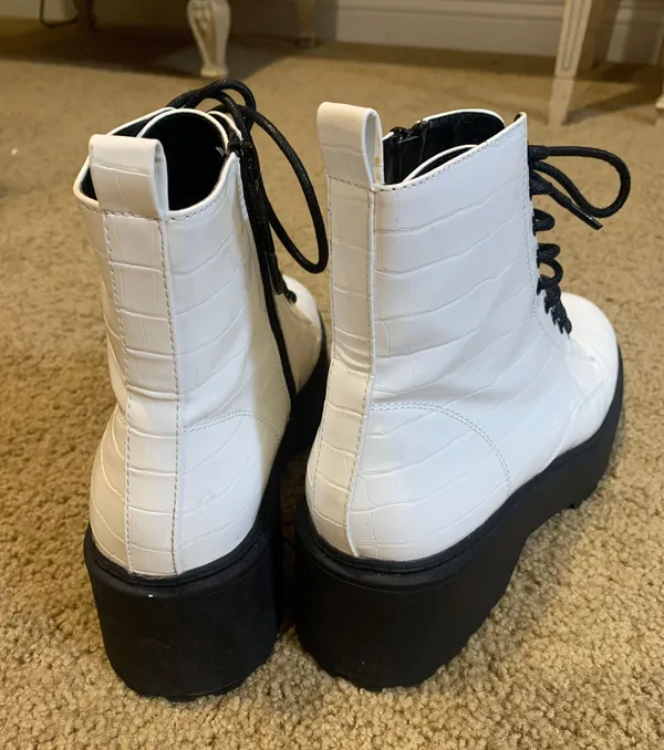Forever 21 White Snakeskin Platform Boots - Image 3
