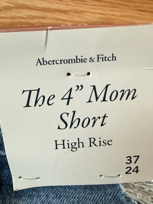 NWT Abercrombie 4" High Rise Mom Jean Short Distressed Denim Cut Off - Size 37 - Image 3