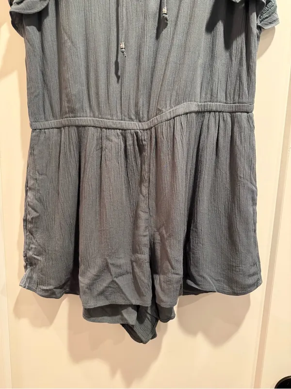 American Eagle Outfitters Lace-Up Flutter Sleeve Tunic Romper in Charcoal Size L - Image 5