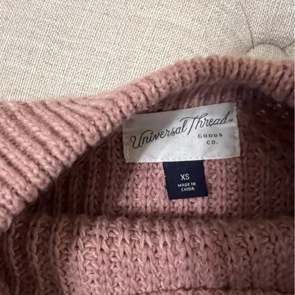 Universal Threads pinkish sweater - Image 3