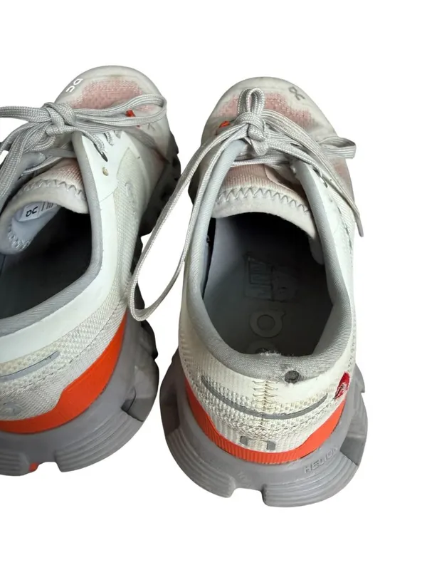 ON Cloud Women’s Gray Orange Sneakers Size 6.5 - Image 7