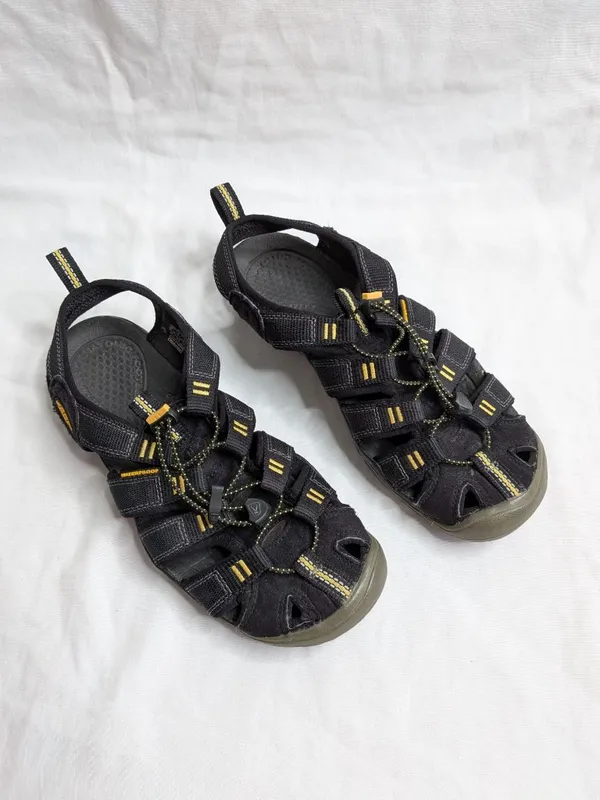 Keen Clearwater CNX womens outdoor water Sandals Black Yellow Size 7.5 US EU 38 - Image 2