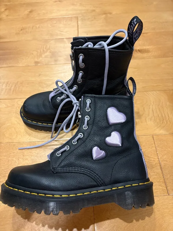 Dr.Martens 1460 ZIP HEART VIRGINIA SATIN LUX LACE UP BOOTS black sz 7 - Image 5