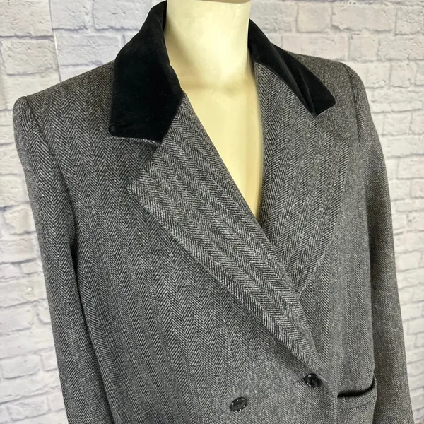 Vintage 1980s Central Park Wool Herringbone Velvet Collar Long Coat size Medium - Image 5