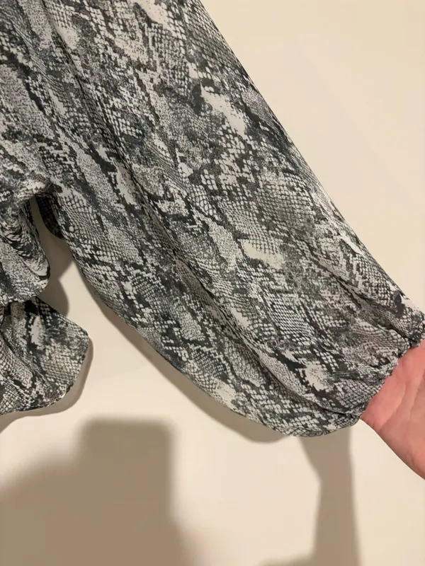 Altar'd State Top Snake Skin Print Sheer Lined Elastic‎ Waist grey medium - Image 6