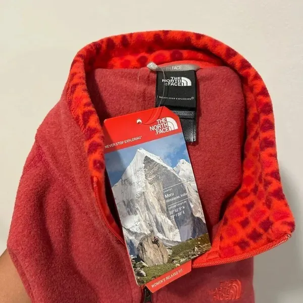 NWT The North Face Women’s Glacier ¼ Zip Fleece Pullover Red Size M Relaxed Fit - Image 4