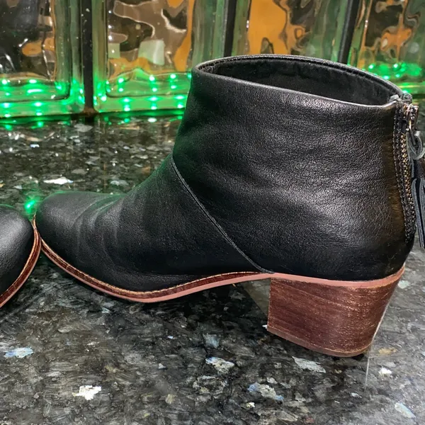 Toms Carpe Diern Leila Black Ankle Booties with Brown Heel Size 7 - Image 7