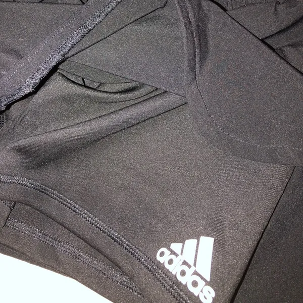 Adidas size small/medium adidas yoga/gym shorts - Image 3