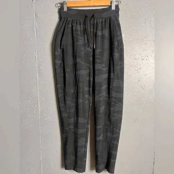 Sweaty Betty [Small Explorer Trouser in Black Tonal Camo‎. Size 2 - Image 2