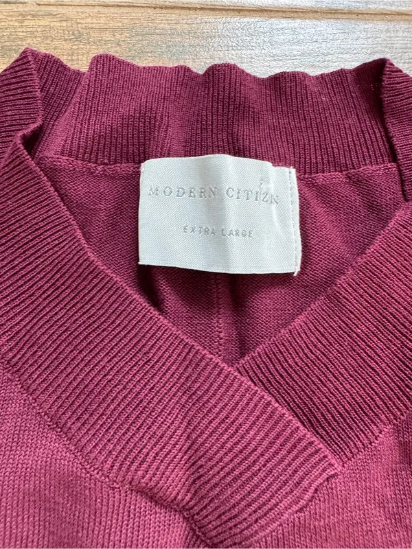 Modern Citizen Burgundy Sleeveless V-Neck Knit Top Blouse XL NWOT - Image 3