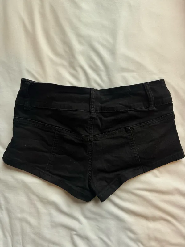 Edikted Micro Shorts Denim Black - Image 4