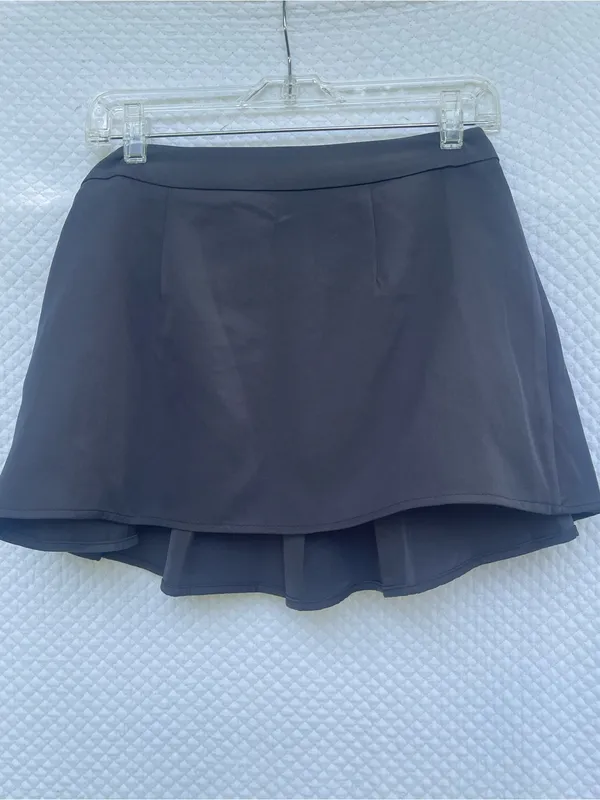 PrettyLittleThing Black Wrap Pleated Skirt with Buckle Detail - Image 4