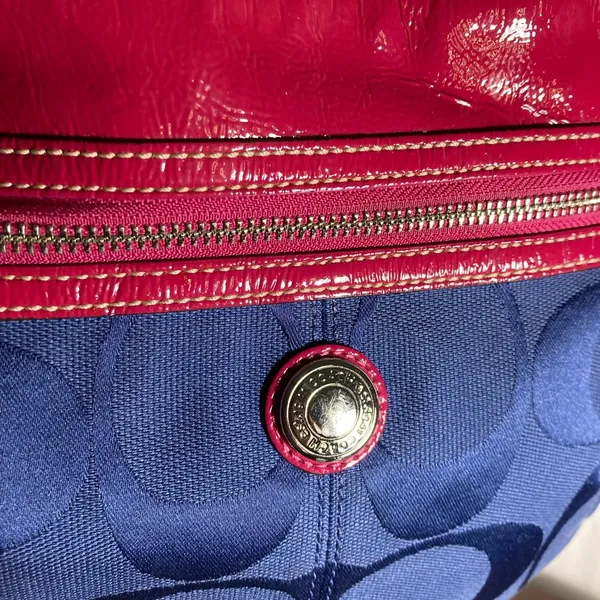 COACH LAURA signature patent top Pink and Blue Women's SHOULDERBAG tote - Image 3