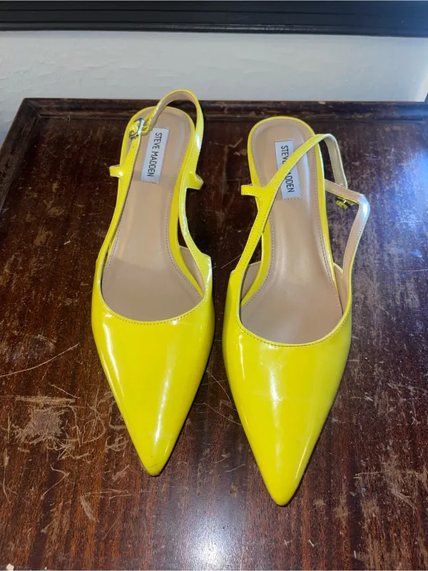 Steve Madden Bright Yellow Patent Pointed Slingback Pumps - Size 10M - Image 2