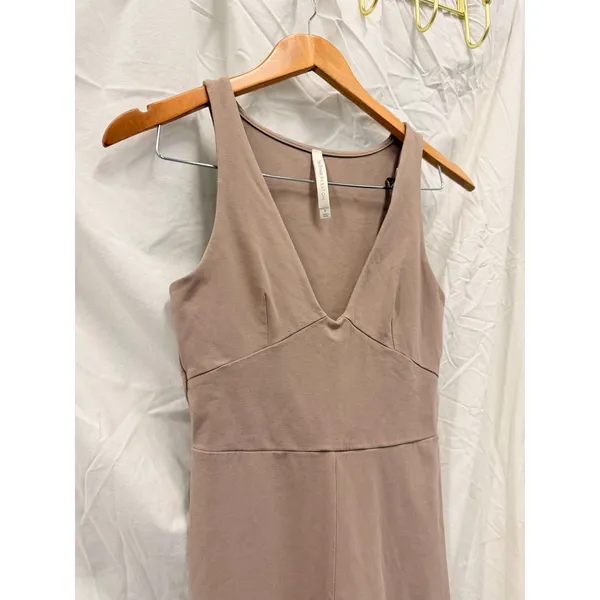 Aritzia Babaton Contour V-Neck‎ Jumpsuit in Nude Beige Small Kim K Kardashian - Image 5