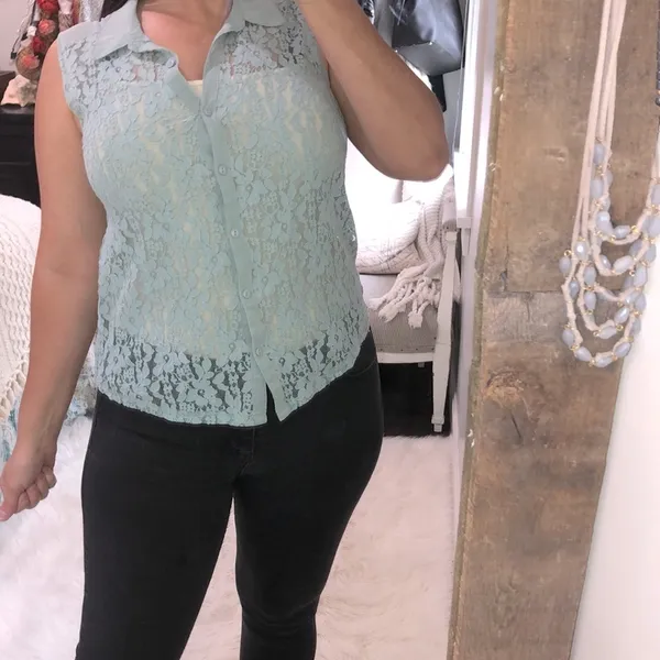 Kimchi Blue size medium blue Lacey sleeveless top - Image 2