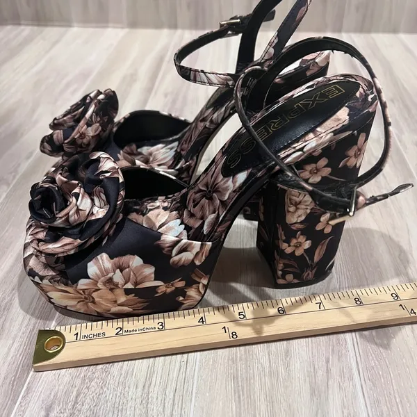 Express Floral Rosette Platform‎ Heels Ankle Strap Chunky High Heel Sandals Sz 7 - Image 7