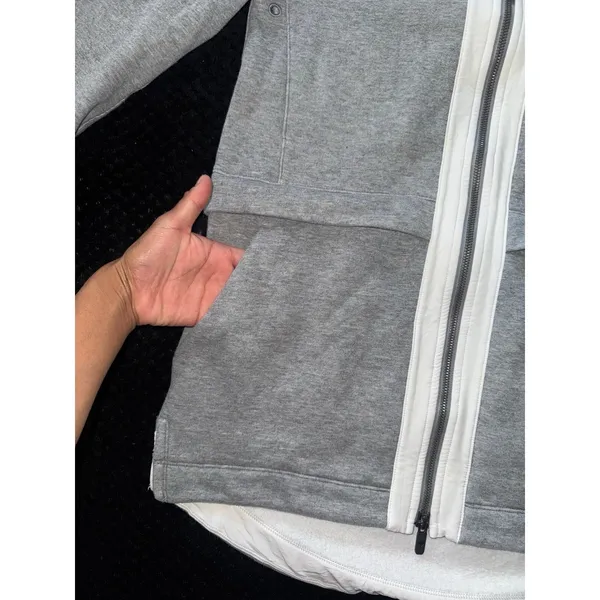 Lululemon Women's Light as Warmth Jacket Grey Fleece Full Zip Size‎ 6 - Image 3