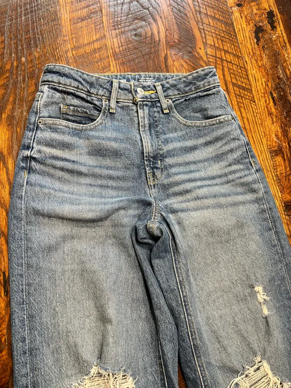 Ladies Old Navy Sky-High Wide Leg Jean Size 0 - excellent condition!! - Image 3
