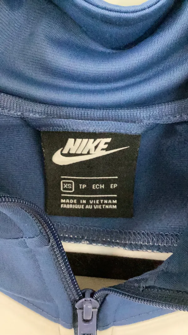 Nike Cropped Jacket - Image 3