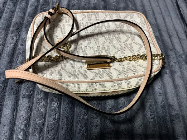 Michael Kors Cream and Tan Monogram purse - Image 8