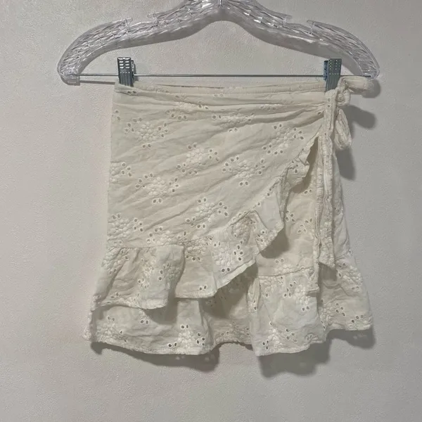 Princess Polly White Eyelet Ruffle Wrap Mini Skirt | Size 0 - Image 2