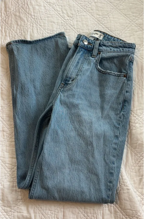 Abercrombie Curve Love Relaxed Jeans - Image 2