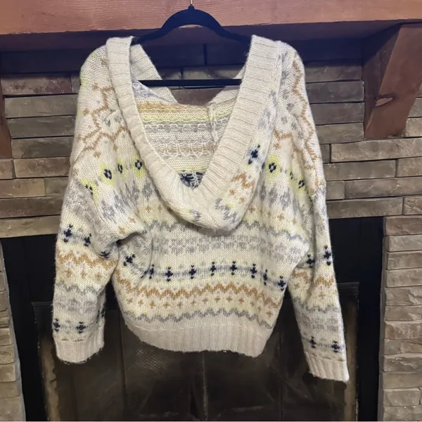 High-low American Eagle sweater with hoodie - Image 2