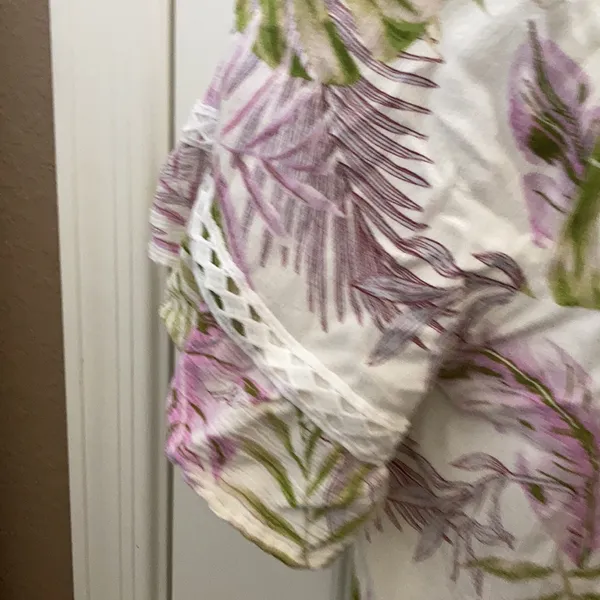 FINAL MARKDOWN Exclusive one tropical look peasant style top medium - Image 2