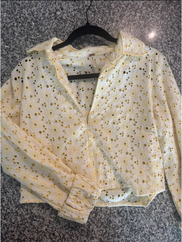 Eyelet crop button top - Image 2