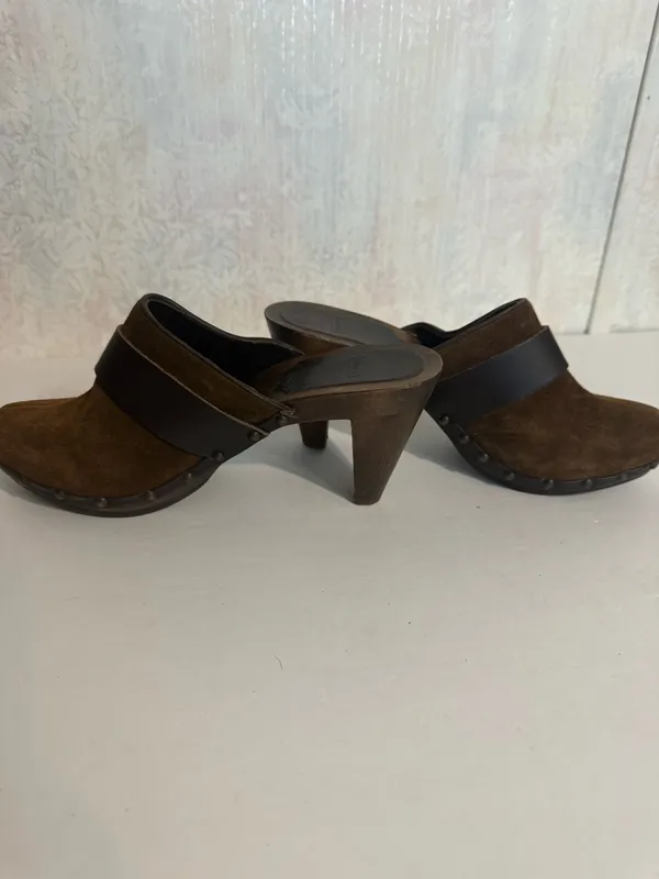 Vintage Coach Felicia Brown Suede, Wooden Heels, Dark Brown Leather Strap with Golden Hardware Sz 8 - Image 6