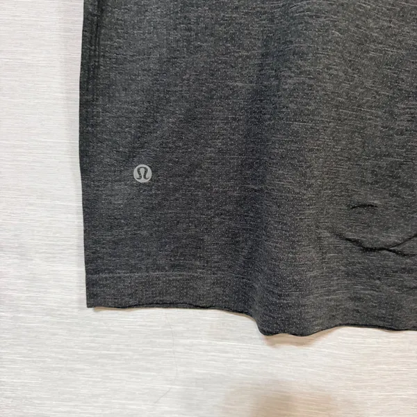 Lululemon Metal Vent Tech Short Sleeve Shirt Dark Grey Heather Womens Size S - Image 4